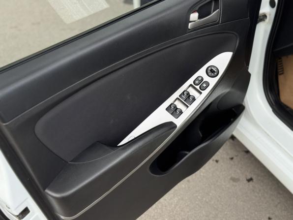 Hyundai Solaris I Рестайлинг с пробегом 2015 года, цена 1 109 000 рублей, 72639 км, хэтчбек, Автокод Объявления