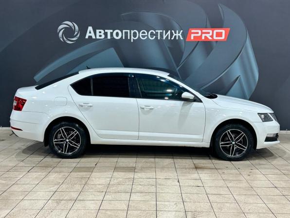 Skoda Octavia III (A7) Рестайлинг с пробегом 2017 года, цена 1 198 000 рублей, 160000 км, лифтбек, Автокод Объявления