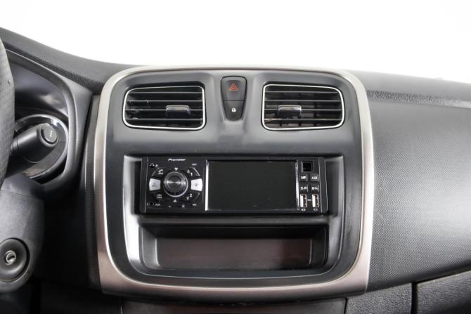 Renault Logan II с пробегом 2016 года, цена 599 000 рублей, 132000 км, седан, Автокод Объявления