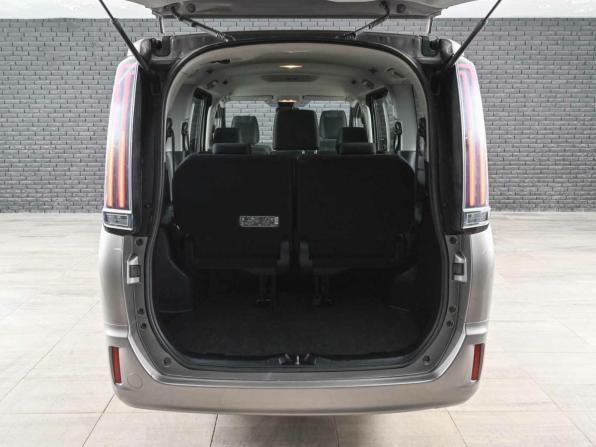 Toyota Noah III (R80) Рестайлинг с пробегом 2018 года, цена 2 468 000 рублей, 128085 км, минивэн, Автокод Объявления