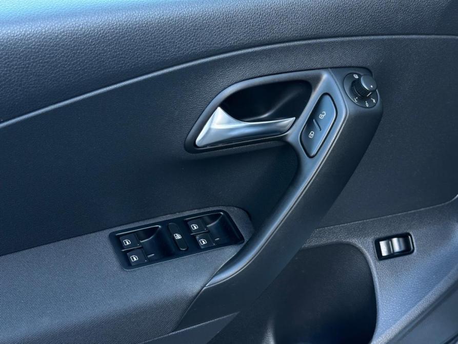 Volkswagen Polo V Рестайлинг Санкт-Петербург  - изображение 12