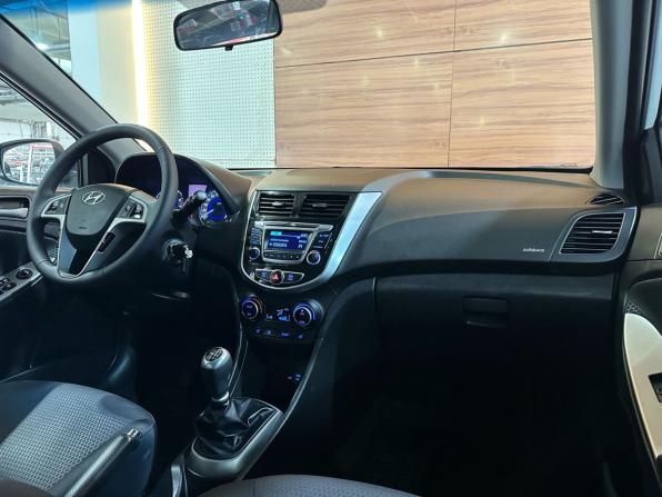 Hyundai Solaris I Рестайлинг с пробегом 2015 года, цена 899 900 рублей, 122264 км, хэтчбек, Автокод Объявления