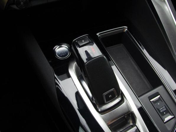 Peugeot 3008 II Рестайлинг с пробегом 2021 года, цена 1 980 000 рублей, 89500 км, внедорожник, Автокод Объявления