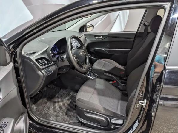 Hyundai Solaris II Рестайлинг с пробегом 2021 года, цена 1 635 000 рублей, 50493 км, седан, Автокод Объявления