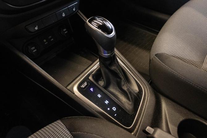 Hyundai Solaris II с пробегом 2017 года, цена 999 000 рублей, 238831 км, седан, Автокод Объявления