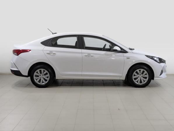 Hyundai Solaris II Рестайлинг с пробегом 2022 года, цена 1 565 000 рублей, 57369 км, седан, Автокод Объявления