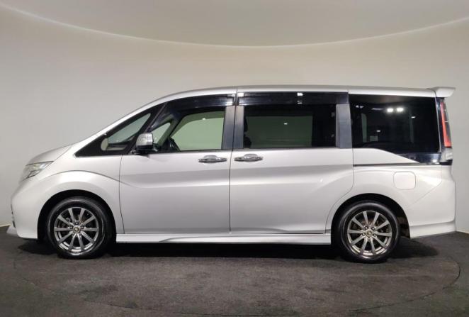 Honda Stepwgn V с пробегом 2015 года, цена 2 045 000 рублей, 117706 км, минивэн, Автокод Объявления