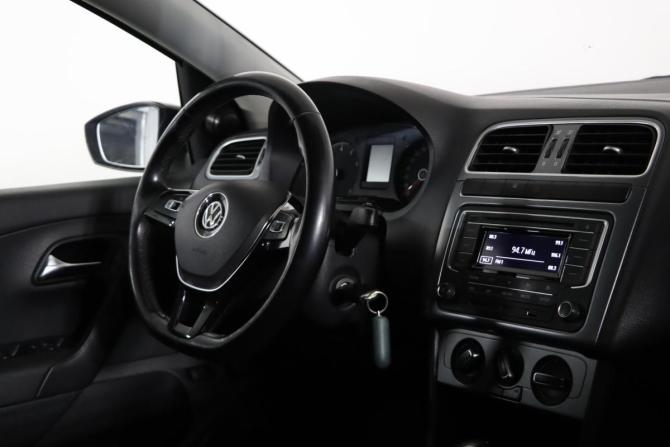 Volkswagen Polo V Рестайлинг с пробегом 2016 года, цена 1 079 990 рублей, 132569 км, седан, Автокод Объявления