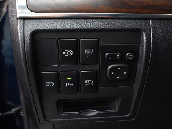 Toyota Land Cruiser 200 Series Рестайлинг 2 с пробегом 2016 года, цена 5 995 997 рублей, 238737 км, внедорожник, Автокод Объявления