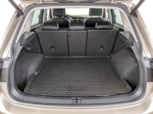 Volkswagen Tiguan II с пробегом 2018 года, цена 2 955 000 рублей, 89168 км, внедорожник, Автокод Объявления