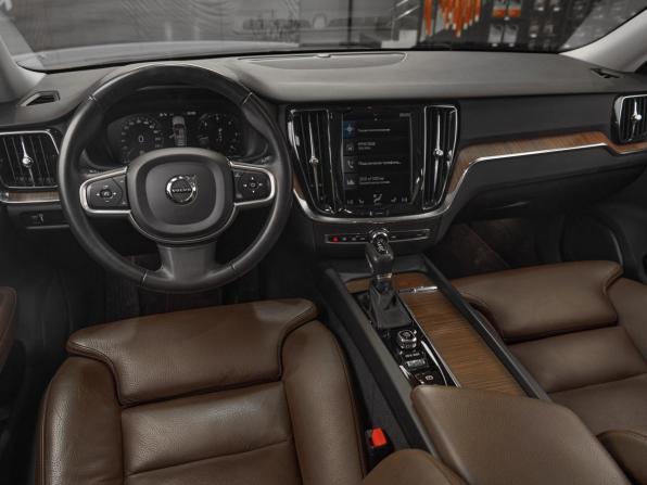 Volvo V60 II с пробегом 2020 года, цена 2 549 000 рублей, 213400 км, универсал, Автокод Объявления