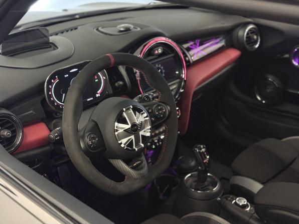 Mini Hatch III (F55/F56) Рестайлинг с пробегом 2021 года, цена 4 300 000 рублей, 2565 км, хэтчбек, Автокод Объявления