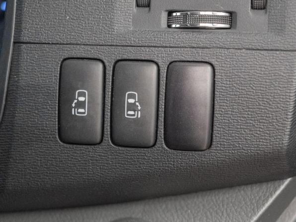 Toyota ISis I Рестайлинг с пробегом 2010 года, цена 1 299 000 рублей, 140638 км, компактвэн, Автокод Объявления