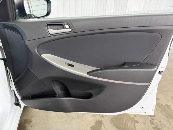 Hyundai Solaris I Рестайлинг с пробегом 2015 года, цена 1 047 000 рублей, 149000 км, седан, Автокод Объявления