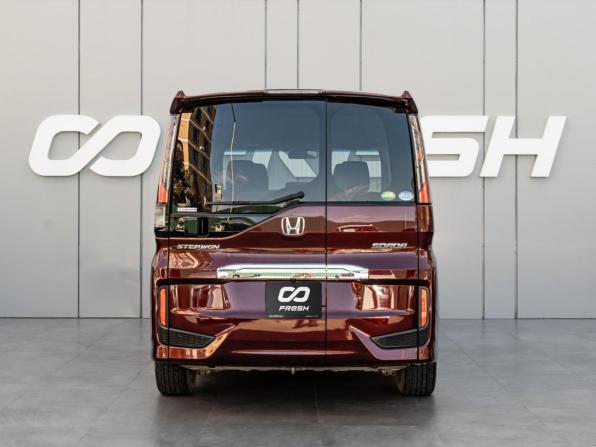 Honda Stepwgn V Рестайлинг с пробегом 2021 года, цена 2 650 000 рублей, 30645 км, минивэн, Автокод Объявления