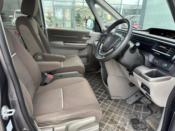 Honda Stepwgn V Рестайлинг с пробегом 2018 года, цена 1 900 000 рублей, 148050 км, минивэн, Автокод Объявления