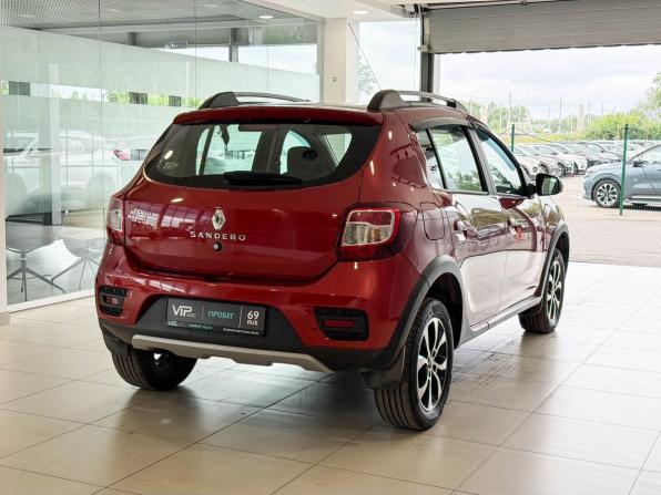Renault Sandero II с пробегом 2018 года, цена 1 375 000 рублей, 40452 км, хэтчбек, Автокод Объявления
