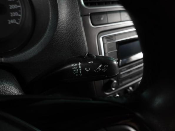 Volkswagen Polo V Рестайлинг с пробегом 2018 года, цена 1 299 000 рублей, 132956 км, седан, Автокод Объявления
