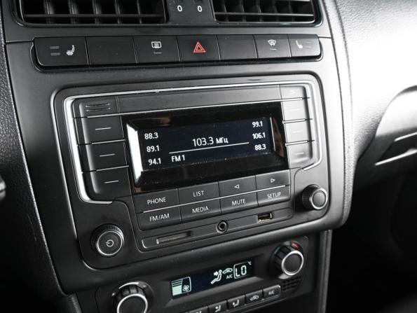 Volkswagen Polo V Рестайлинг с пробегом 2018 года, цена 1 299 000 рублей, 105509 км, седан, Автокод Объявления