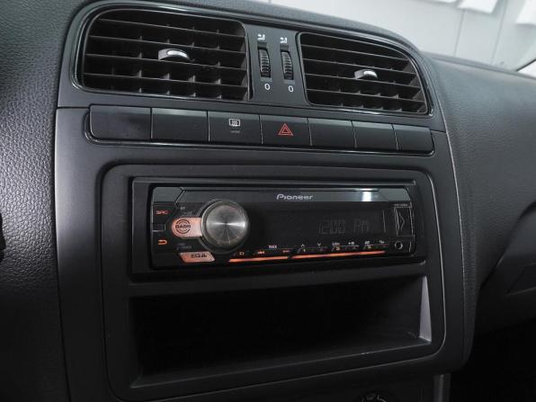 Volkswagen Polo V Рестайлинг с пробегом 2016 года, цена 948 000 рублей, 162266 км, седан, Автокод Объявления