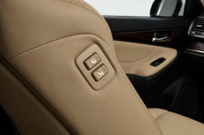 Toyota Crown XIV (S210) Рестайлинг с пробегом 2016 года, цена 2 579 000 рублей, 302030 км, седан, Автокод Объявления
