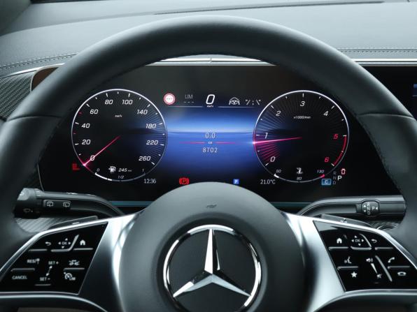 Mercedes-Benz V-Класс III (W447) Рестайлинг 2 с пробегом 2025 года, цена 12 200 000 рублей, 8703 км, минивэн, Автокод Объявления