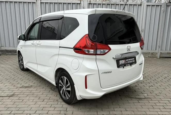 Honda Freed II с пробегом 2019 года, цена 1 688 000 рублей, 82348 км, компактвэн, Автокод Объявления