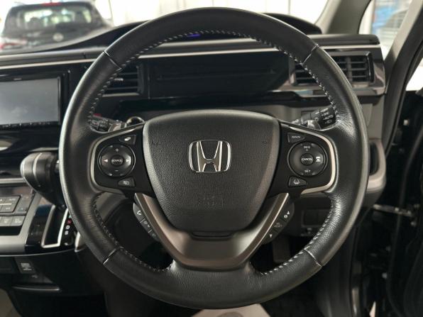Honda Stepwgn V Рестайлинг с пробегом 2019 года, цена 2 540 000 рублей, 88965 км, минивэн, Автокод Объявления