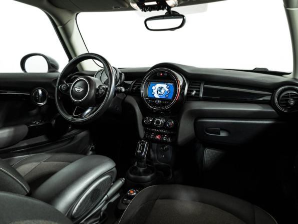 Mini Hatch III (F55/F56) Рестайлинг с пробегом 2018 года, цена 1 999 700 рублей, 96073 км, хэтчбек, Автокод Объявления