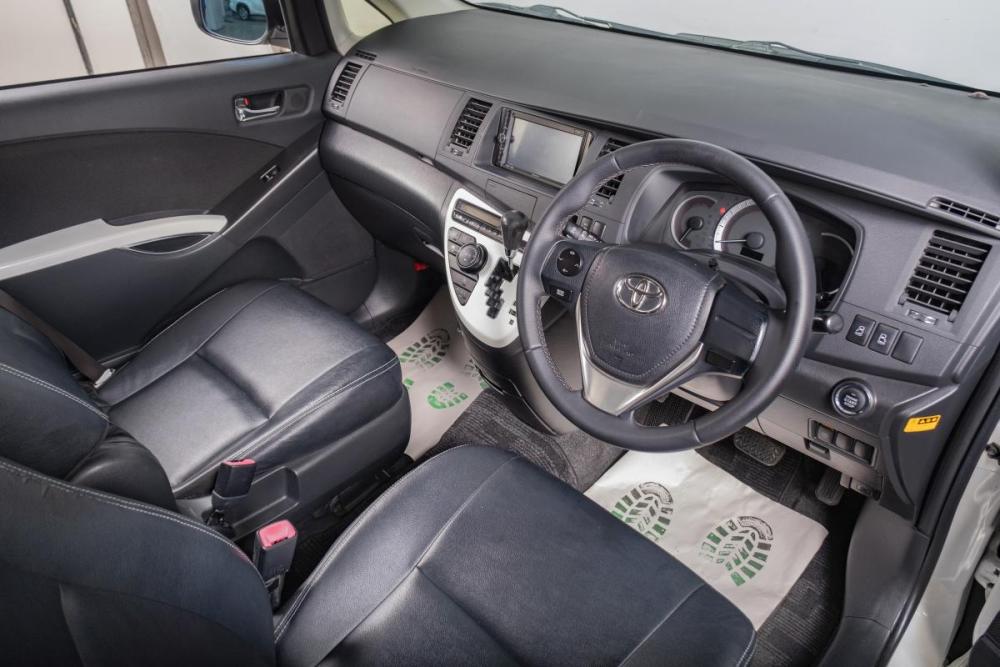 Toyota ISis I Рестайлинг Томск  - изображение 8