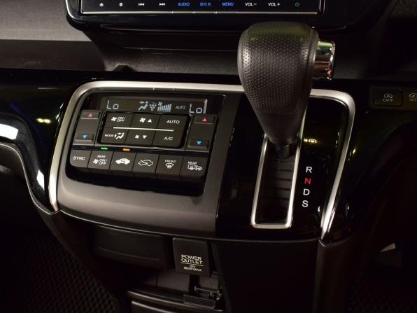 Honda Stepwgn V с пробегом 2017 года, цена 1 999 995 рублей, 107685 км, минивэн, Автокод Объявления