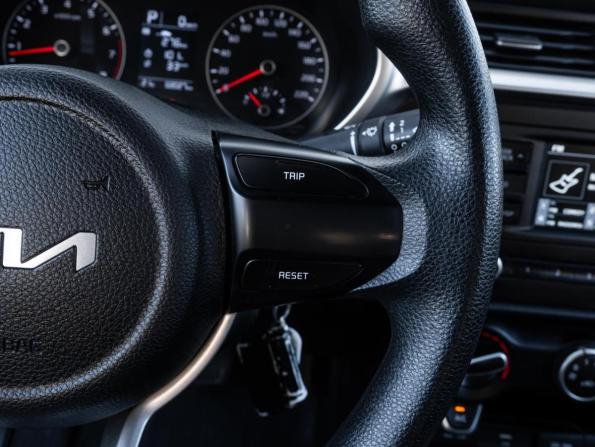 Kia Rio IV Рестайлинг с пробегом 2021 года, цена 1 590 000 рублей, 68027 км, седан, Автокод Объявления