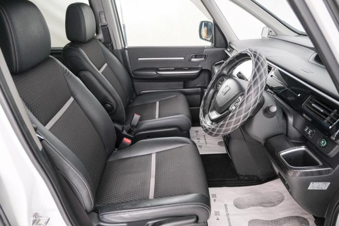 Honda Stepwgn V с пробегом 2015 года, цена 1 729 000 рублей, 198000 км, минивэн, Автокод Объявления