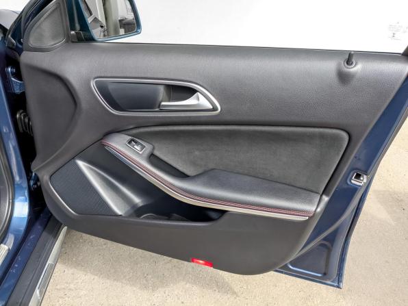 Mercedes-Benz GLA I (X156) Рестайлинг с пробегом 2019 года, цена 2 595 000 рублей, 49821 км, внедорожник, Автокод Объявления