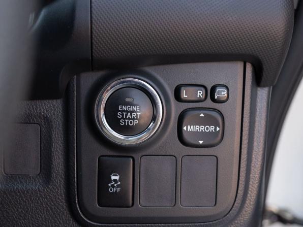 Toyota Wish II Рестайлинг с пробегом 2012 года, цена 1 410 000 рублей, 122435 км, минивэн, Автокод Объявления
