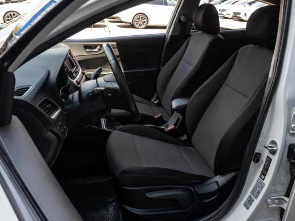 Hyundai Solaris II с пробегом 2018 года, цена 1 690 000 рублей, 7599 км, седан, Автокод Объявления