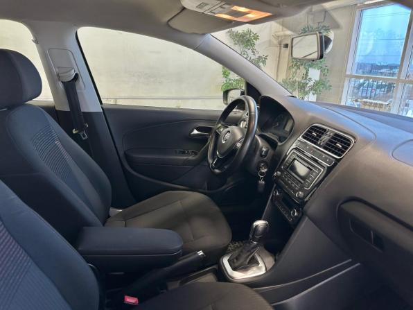 Volkswagen Polo V Рестайлинг с пробегом 2017 года, цена 1 299 000 рублей, 147000 км, седан, Автокод Объявления
