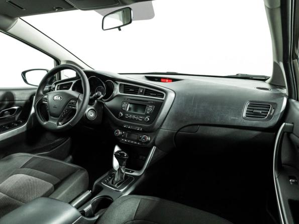 Kia Ceed II Рестайлинг с пробегом 2017 года, цена 1 099 000 рублей, 174100 км, хэтчбек, Автокод Объявления