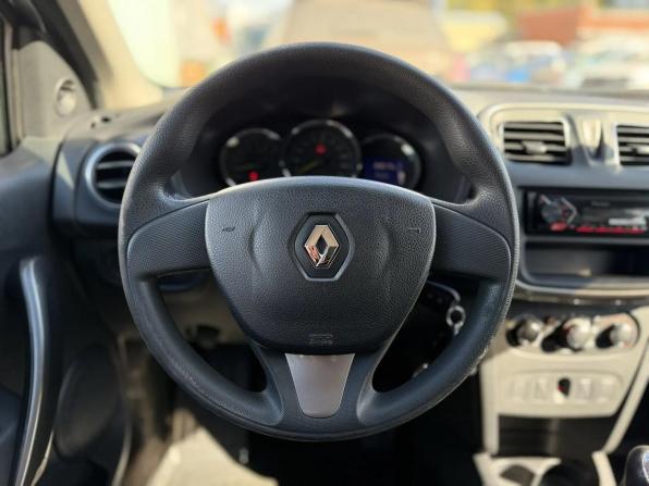 Renault Logan II Рестайлинг с пробегом 2018 года, цена 829 000 рублей, 105000 км, седан, Автокод Объявления
