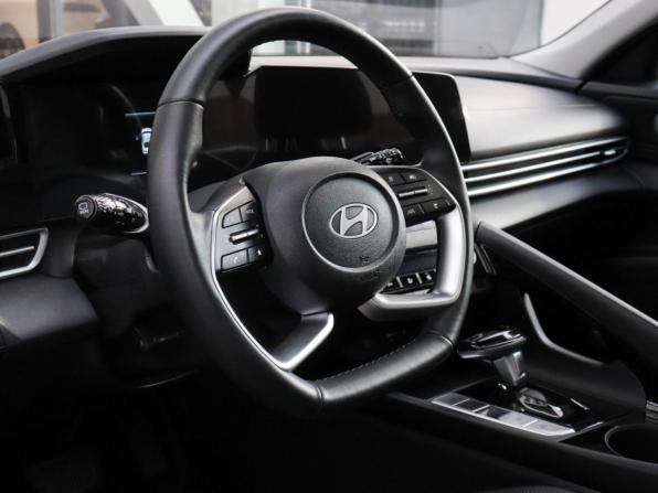 Hyundai Elantra VII (CN7) Рестайлинг с пробегом 2024 года, цена 2 440 000 рублей, 24202 км, седан, Автокод Объявления