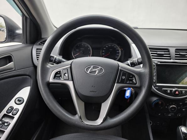 Hyundai Solaris I Рестайлинг с пробегом 2015 года, цена 870 000 рублей, 208415 км, седан, Автокод Объявления