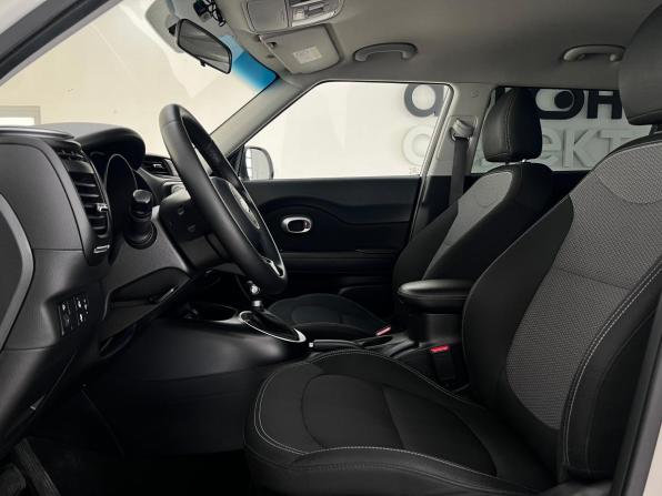 Kia Soul II Рестайлинг с пробегом 2018 года, цена 1 650 000 рублей, 122772 км, хэтчбек, Автокод Объявления