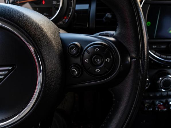 Mini Hatch III (F55/F56) Рестайлинг с пробегом 2019 года, цена 2 130 000 рублей, 79700 км, хэтчбек, Автокод Объявления