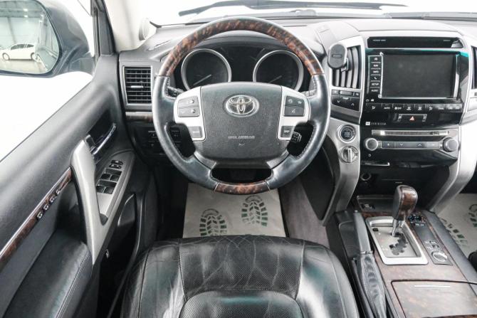 Toyota Land Cruiser 200 Series Рестайлинг 1 с пробегом 2013 года, цена 3 499 000 рублей, 317039 км, внедорожник, Автокод Объявления
