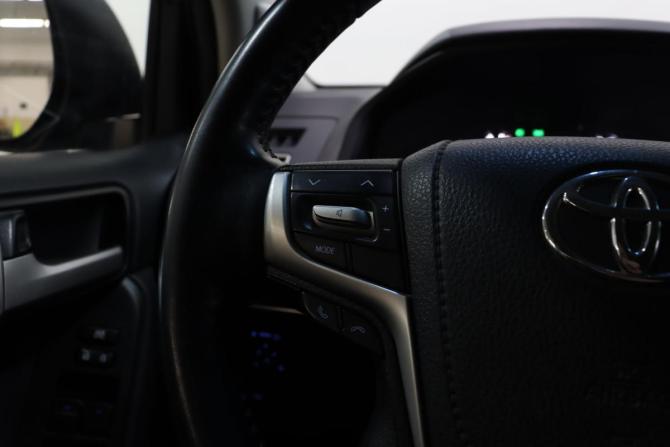 Toyota Land Cruiser Prado 150 Series Рестайлинг 2 с пробегом 2018 года, цена 6 000 000 рублей, 111252 км, внедорожник, Автокод Объявления