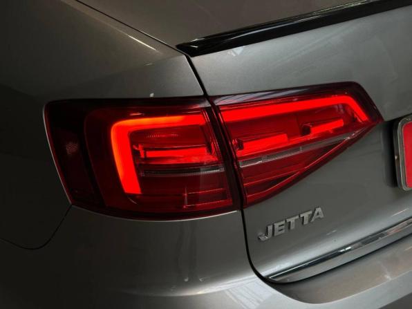 Volkswagen Jetta VI Рестайлинг с пробегом 2018 года, цена 1 350 000 рублей, 208689 км, седан, Автокод Объявления