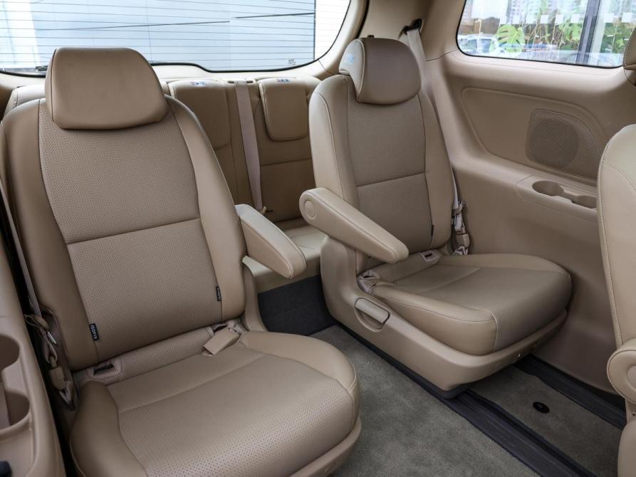 Kia Carnival III Москва  - изображение 15