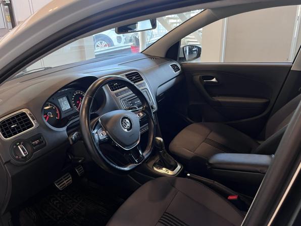 Volkswagen Polo V Рестайлинг с пробегом 2016 года, цена 1 360 000 рублей, 81500 км, седан, Автокод Объявления