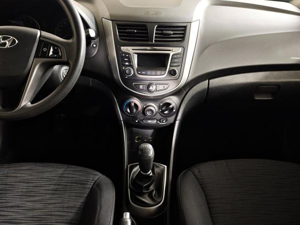 Hyundai Solaris I Рестайлинг с пробегом 2015 года, цена 743 000 рублей, 306324 км, седан, Автокод Объявления