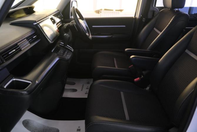 Honda Stepwgn V с пробегом 2015 года, цена 2 249 000 рублей, 144000 км, минивэн, Автокод Объявления
